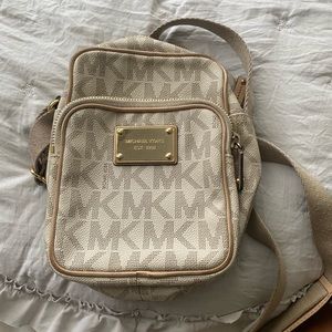 Michael kors cross body